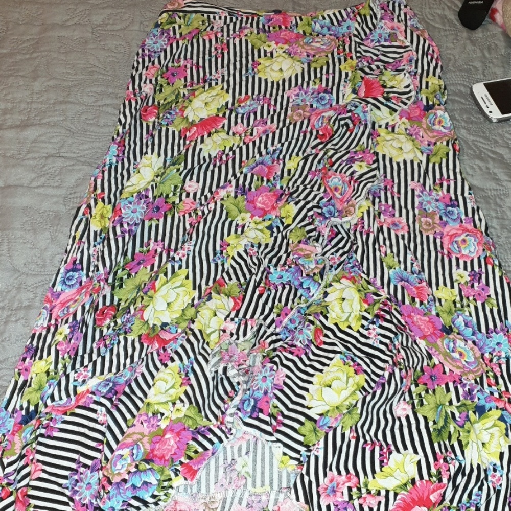 Skirts - Picture 2 of 2